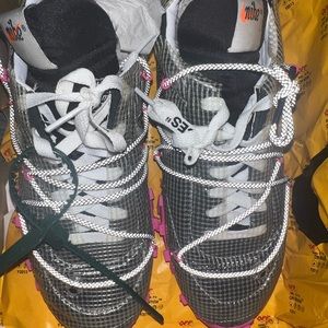 Women's off white sneakers used